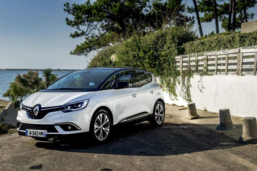  Renault Scenic Hybrid Assist 2016 года  (фото 8 из 10)